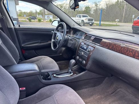 Used 2016 Chevrolet Impala LT FWD image 18