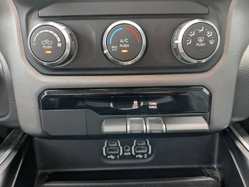 Used 2020 RAM 1500 Big Horn AWD/4WD image 3