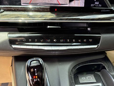Certified 2024 Cadillac Escalade Premium Luxury w/ LPO, Floor Liner Package AWD/4WD image 22