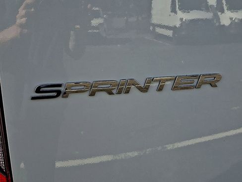 Used 2025 Mercedes-Benz Sprinter 2500 image 30
