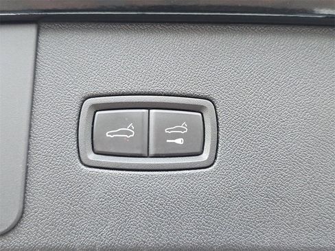 Used 2022 Porsche Cayenne image 17