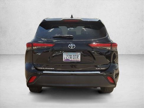 Used 2023 Toyota Highlander XLE w/ Protection Package #3 (TMS) AWD/4WD image 8