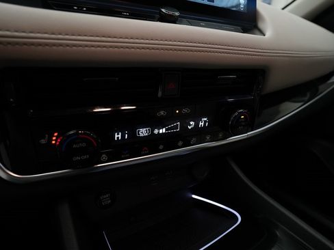 Certified 2025 Nissan Rogue SL w/ Tech Package image 21