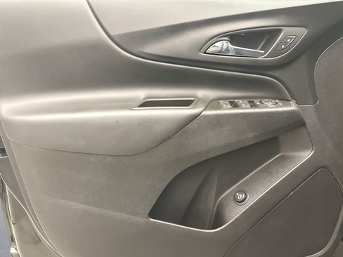 Used 2023 Chevrolet Equinox LT FWD image 9