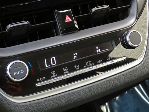 Used 2025 Toyota Corolla LE FWD image 27
