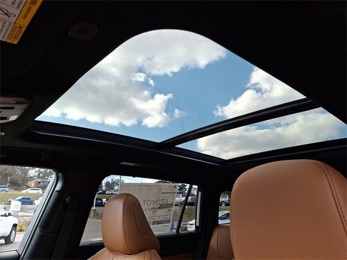 New 2026 Toyota Highlander Platinum image 14