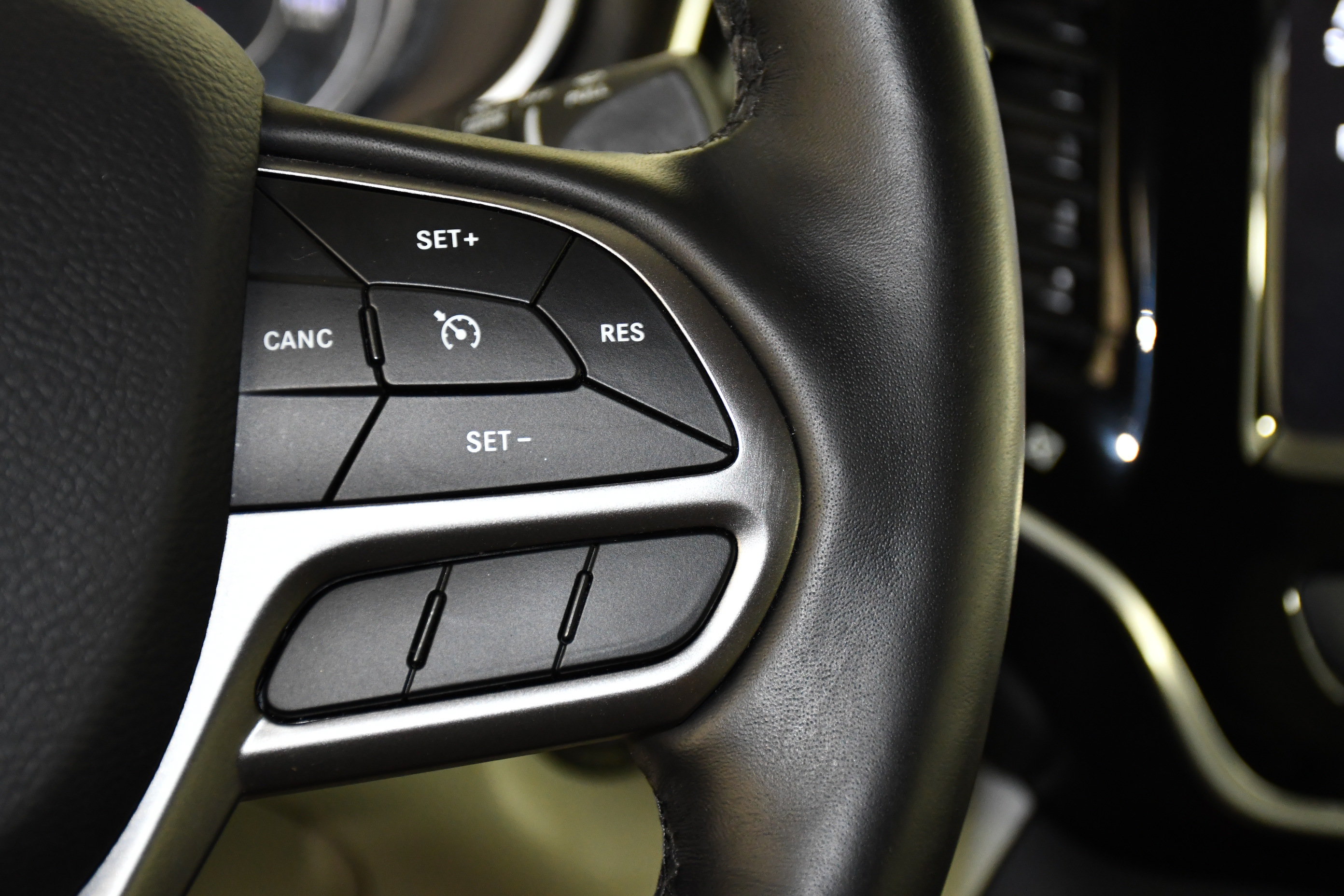 Used 2020 Jeep Cherokee Limited AWD/4WD image 21