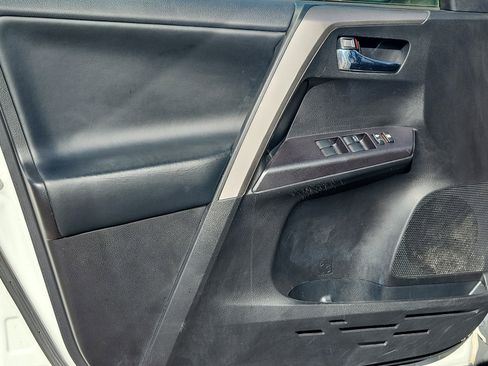 Used 2018 Toyota RAV4 XLE image 6