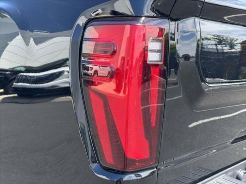 Used 2024 GMC Sierra 3500 SLT w/ SLT Convenience Package AWD/4WD image 11
