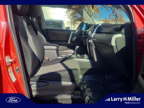 Used 2017 Toyota 4Runner SR5 image 19