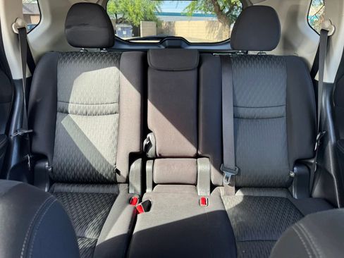Used 2018 Nissan Rogue SV AWD/4WD image 29