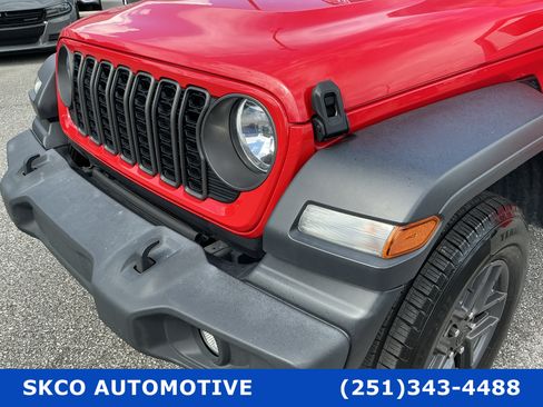 Used 2024 Jeep Wrangler Unlimited Sport AWD/4WD image 31
