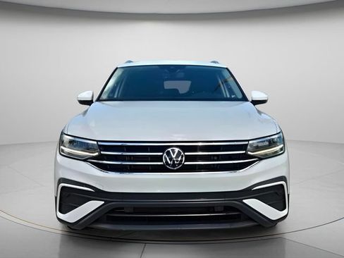 Used 2024 Volkswagen Tiguan SE FWD image 4
