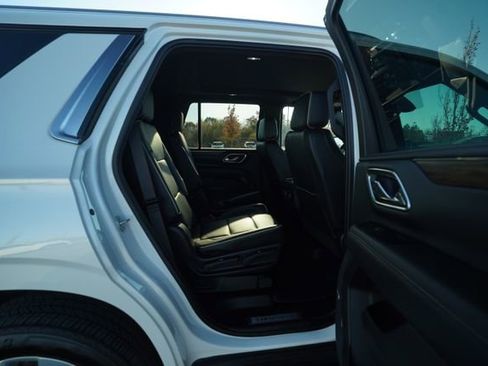 Used 2021 Chevrolet Tahoe Premier w/ Premium Package image 23