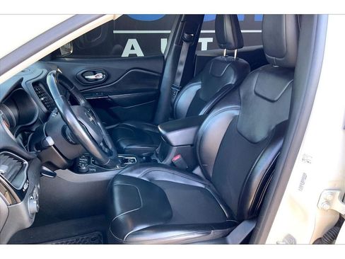 Used 2019 Jeep Cherokee Latitude Plus AWD/4WD image 26