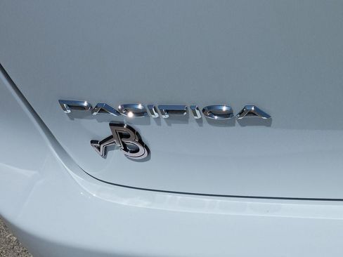 New 2027 Chrysler Pacifica Select FWD image 14