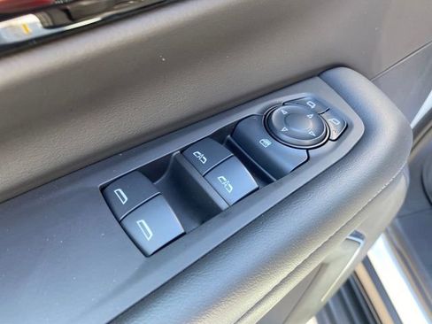 Certified 2025 Chevrolet Suburban LS AWD/4WD image 17