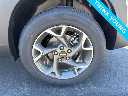 New 2025 Chevrolet Trax LT w/ Sunroof Package image 9