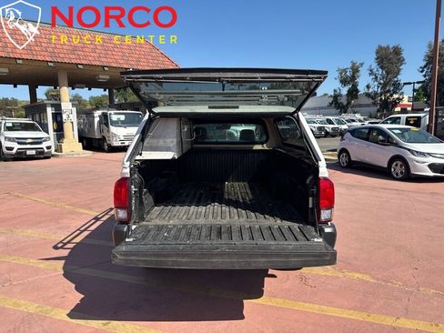 Used 2018 Toyota Tacoma SR image 8