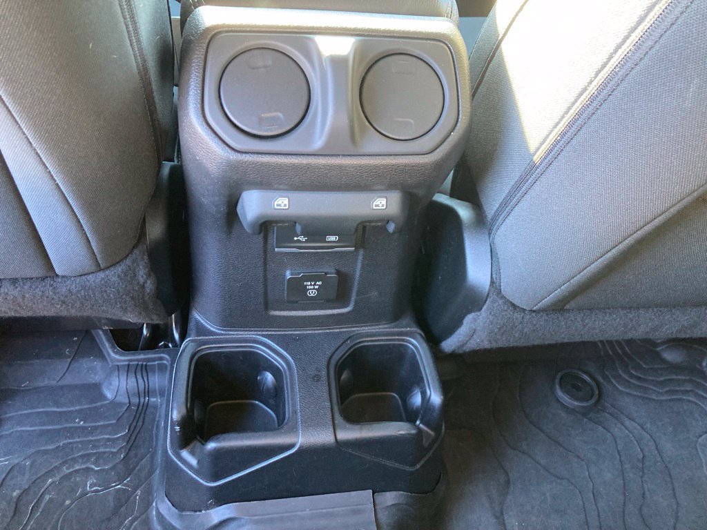 Used 2018 Jeep Wrangler Unlimited Sahara AWD/4WD image 23