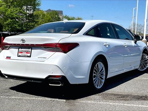 Used 2019 Toyota Avalon Limited w/ Advanced Safety Package FWD image 12
