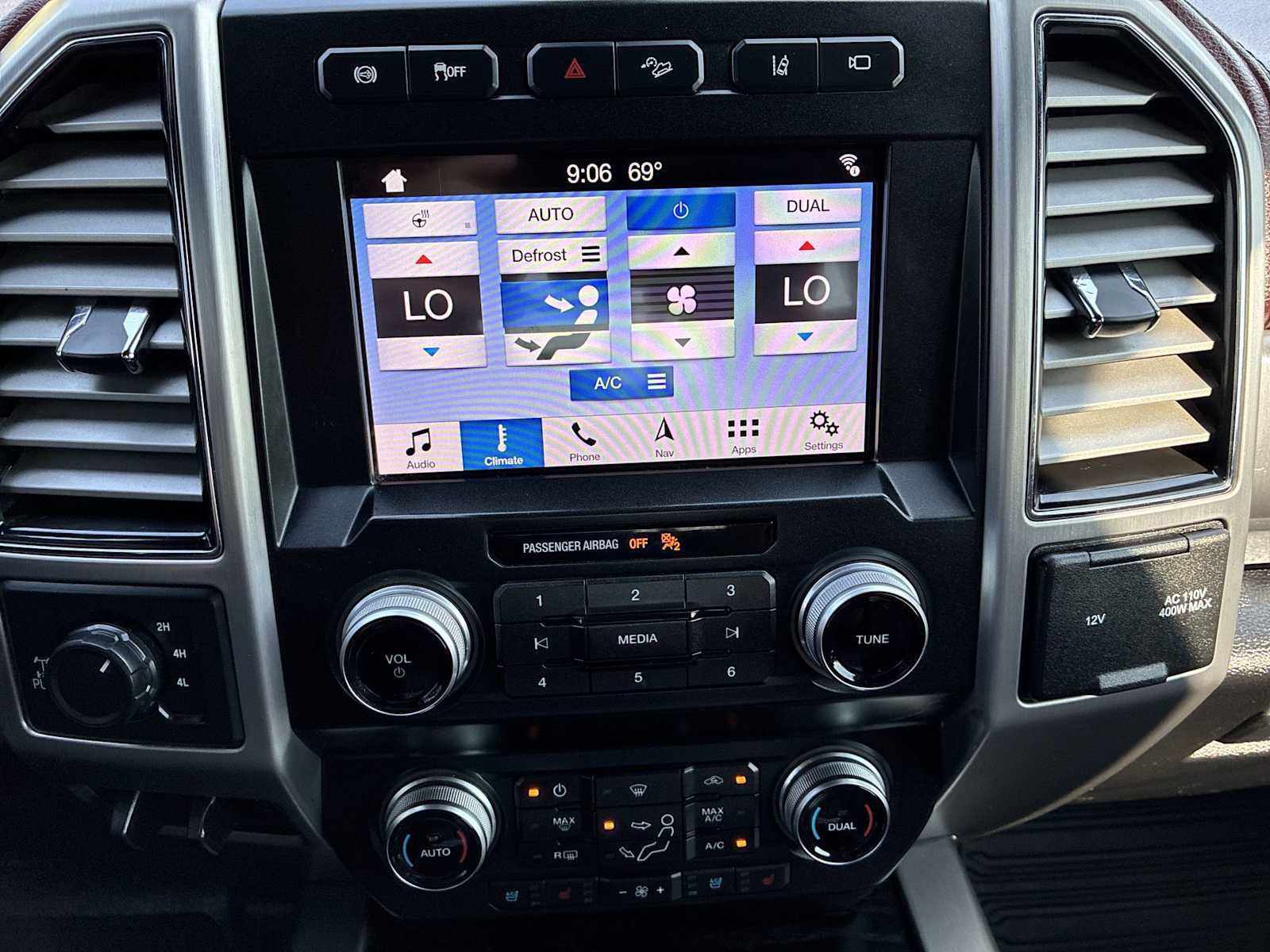 Used 2019 Ford F350 Platinum w/ Platinum Ultimate Package AWD/4WD image 17