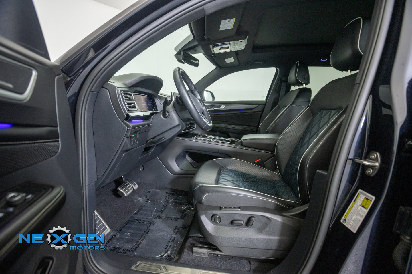 Used 2024 Volkswagen Atlas Cross Sport SEL Premium R-Line AWD/4WD image 12