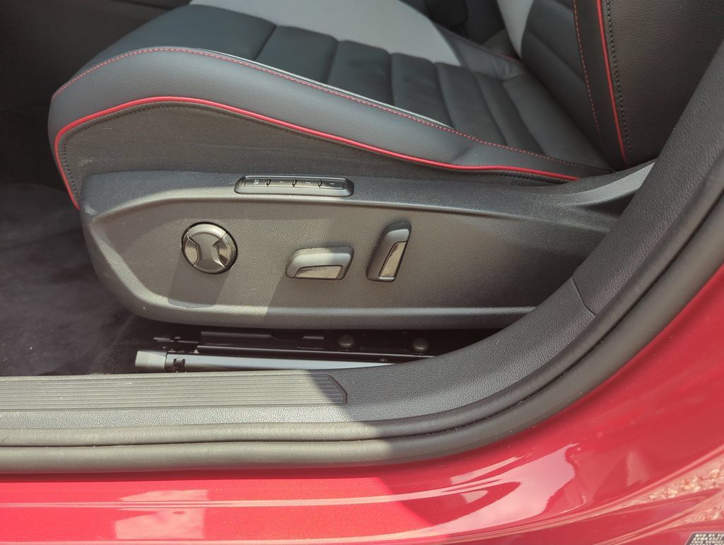 Certified 2026 Volkswagen GTI SE FWD image 13
