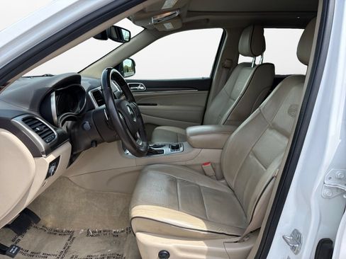 Used 2017 Jeep Grand Cherokee Overland AWD/4WD image 10