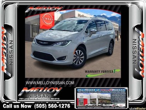 Used 2020 Chrysler Pacifica Limited image 1