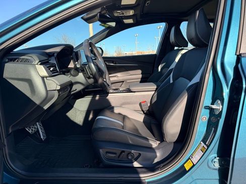 Used 2025 Toyota Camry SE w/ Convenience Package image 13