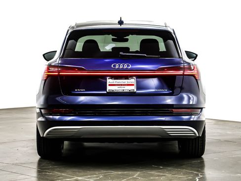 Used 2022 Audi e-tron Premium image 4