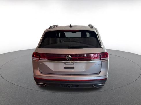 Used 2025 Volkswagen Atlas SE image 12