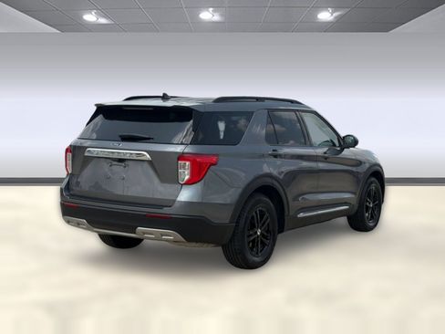 Used 2024 Ford Explorer XLT w/ Equipment Group 202A RWD image 9