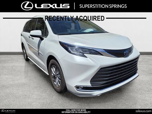 Used 2022 Toyota Sienna XLE FWD image 1