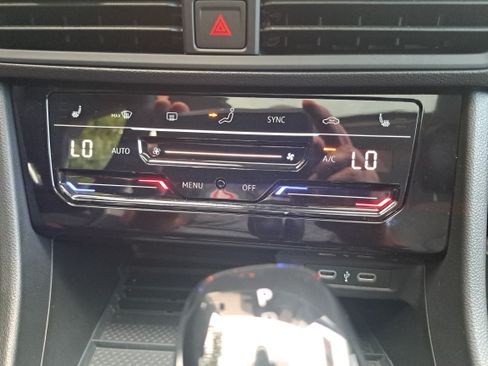 Certified 2026 Volkswagen Jetta SE FWD image 22