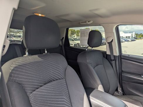 Used 2018 Dodge Journey SE image 11