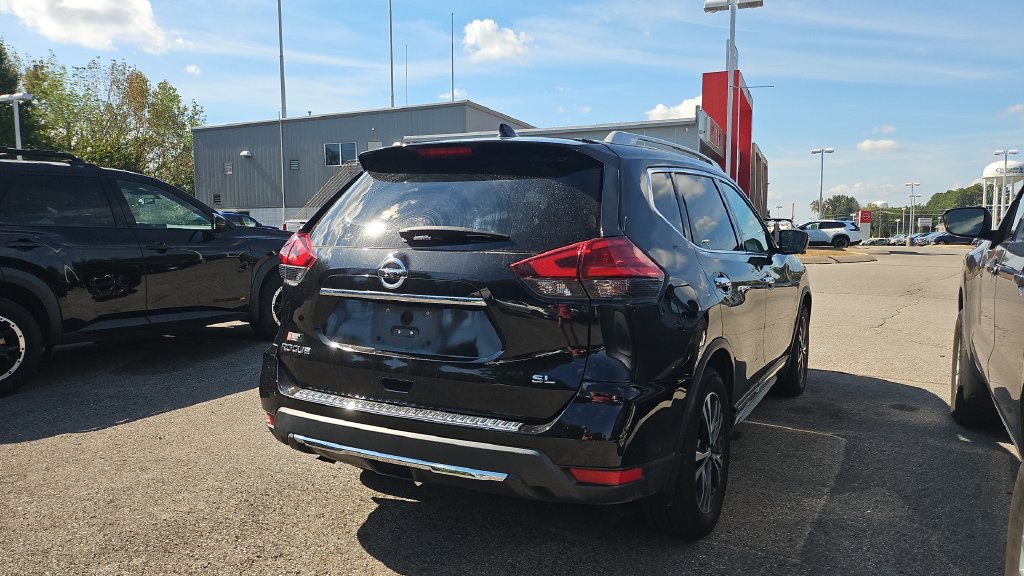 Used 2017 Nissan Rogue SL w/ SL Premium Package FWD image 2