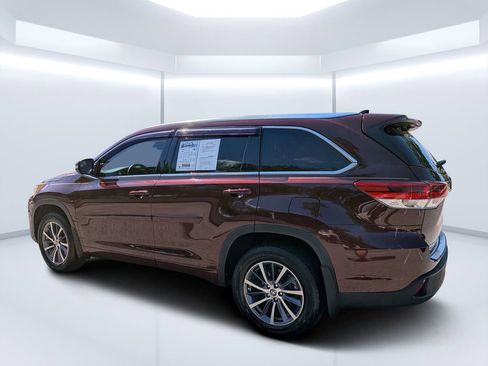 Used 2018 Toyota Highlander XLE FWD image 4