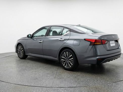 Used 2025 Nissan Altima 2.5 SV FWD image 6