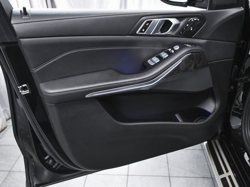 Used 2023 BMW X7 xDrive40i w/ M Sport Package image 9