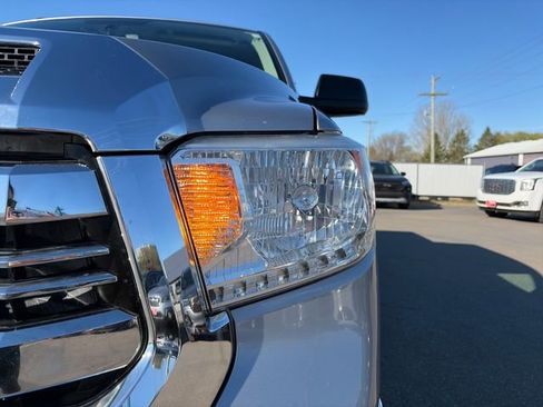 Used 2017 Toyota Tundra SR5 w/ TRD Off Road Package AWD/4WD image 18