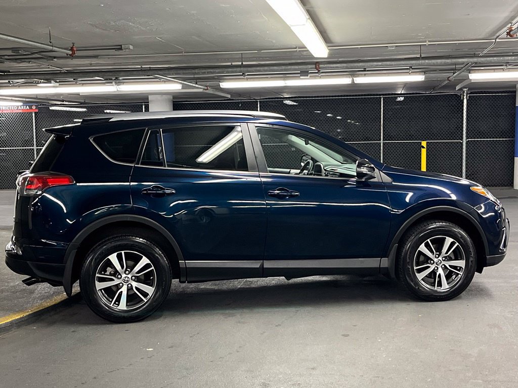Used 2017 Toyota RAV4 XLE AWD/4WD image 37