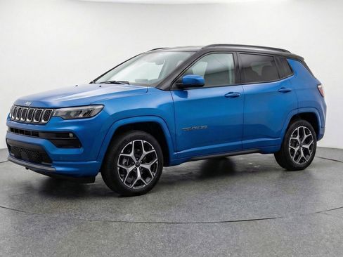 Used 2025 Jeep Compass Limited image 3