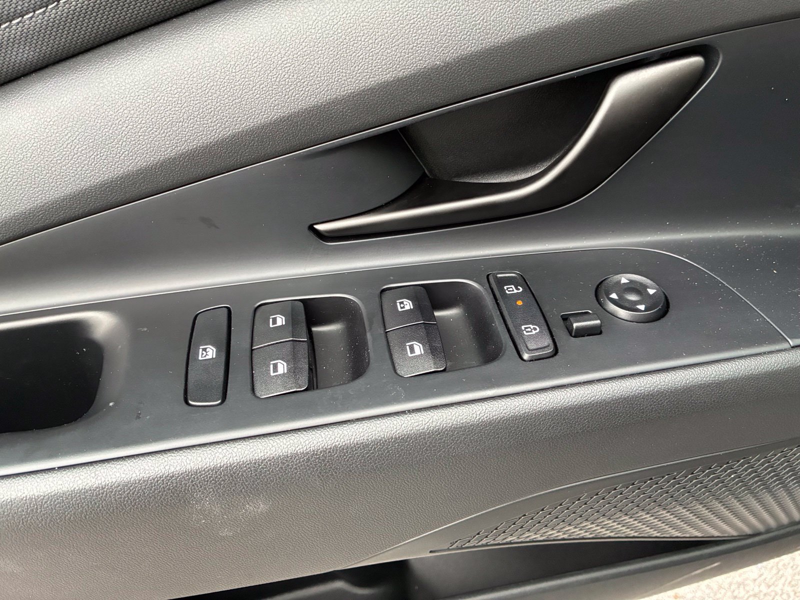 Used 2025 Hyundai Elantra SEL FWD image 13