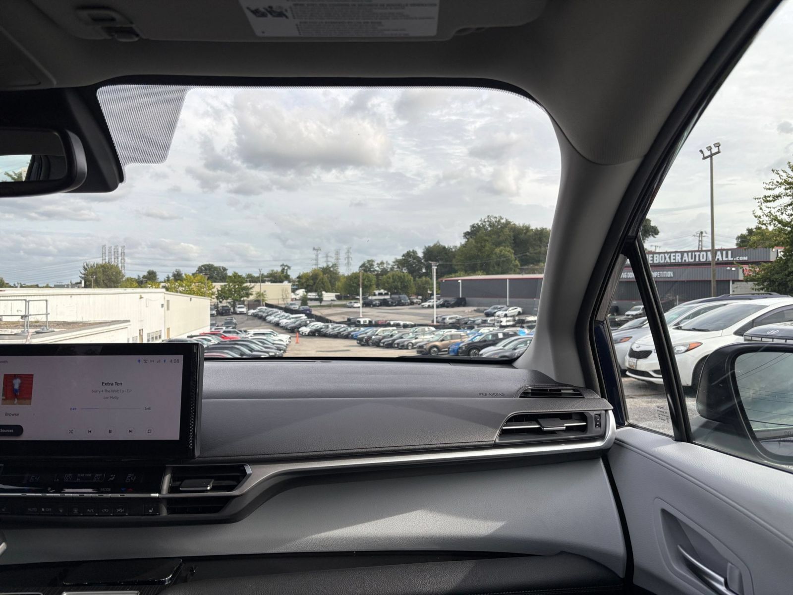 Used 2025 Toyota Sienna XLE FWD image 37
