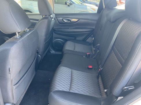 Used 2017 Nissan Rogue SV AWD/4WD image 8