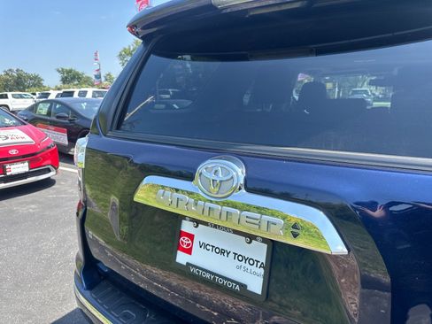 Used 2021 Toyota 4Runner Limited AWD/4WD image 24