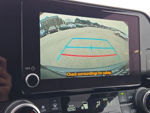 Used 2023 Toyota Highlander L image 29