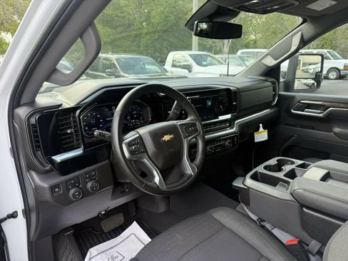 Used 2025 Chevrolet Silverado 2500 LT w/ Safety Package AWD/4WD image 3